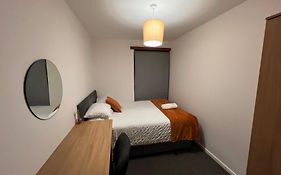 The Coral Guest House 1 Mile From Winchester Market