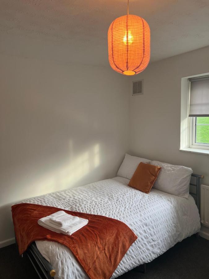 The Coral Guest House 1 Mile From Winchester Market Екстер'єр фото