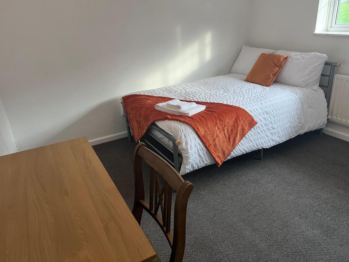 The Coral Guest House 1 Mile From Winchester Market Екстер'єр фото