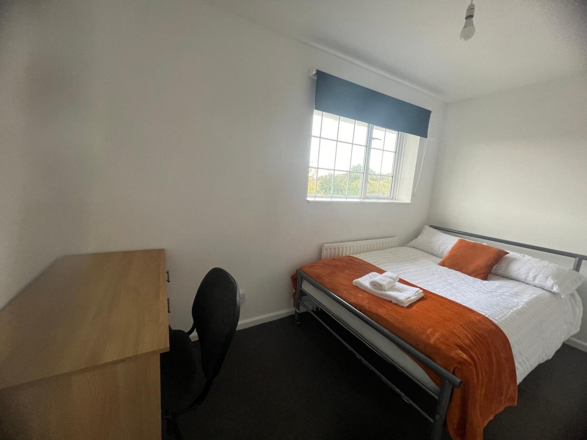 The Coral Guest House 1 Mile From Winchester Market Екстер'єр фото