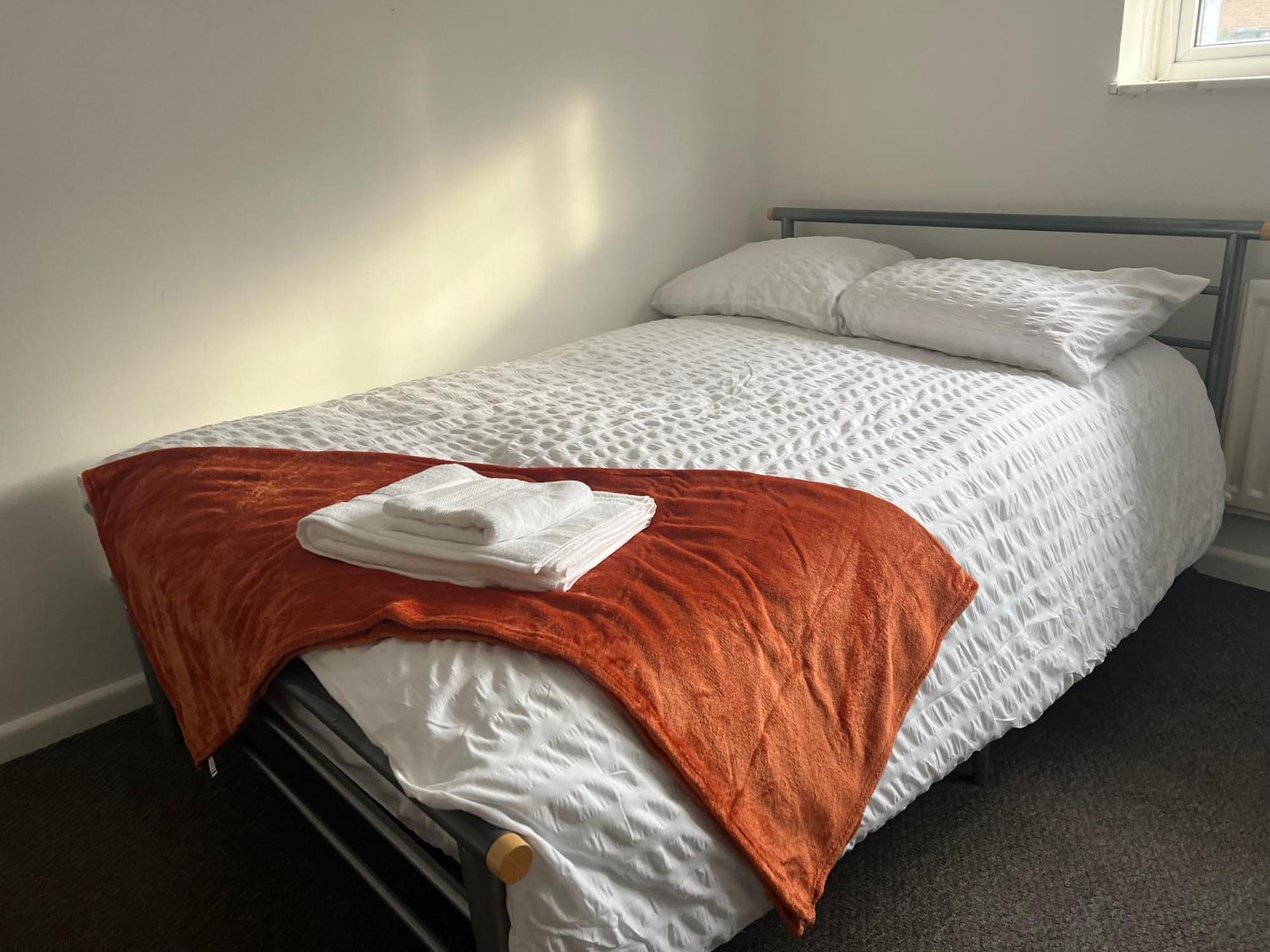 The Coral Guest House 1 Mile From Winchester Market Екстер'єр фото
