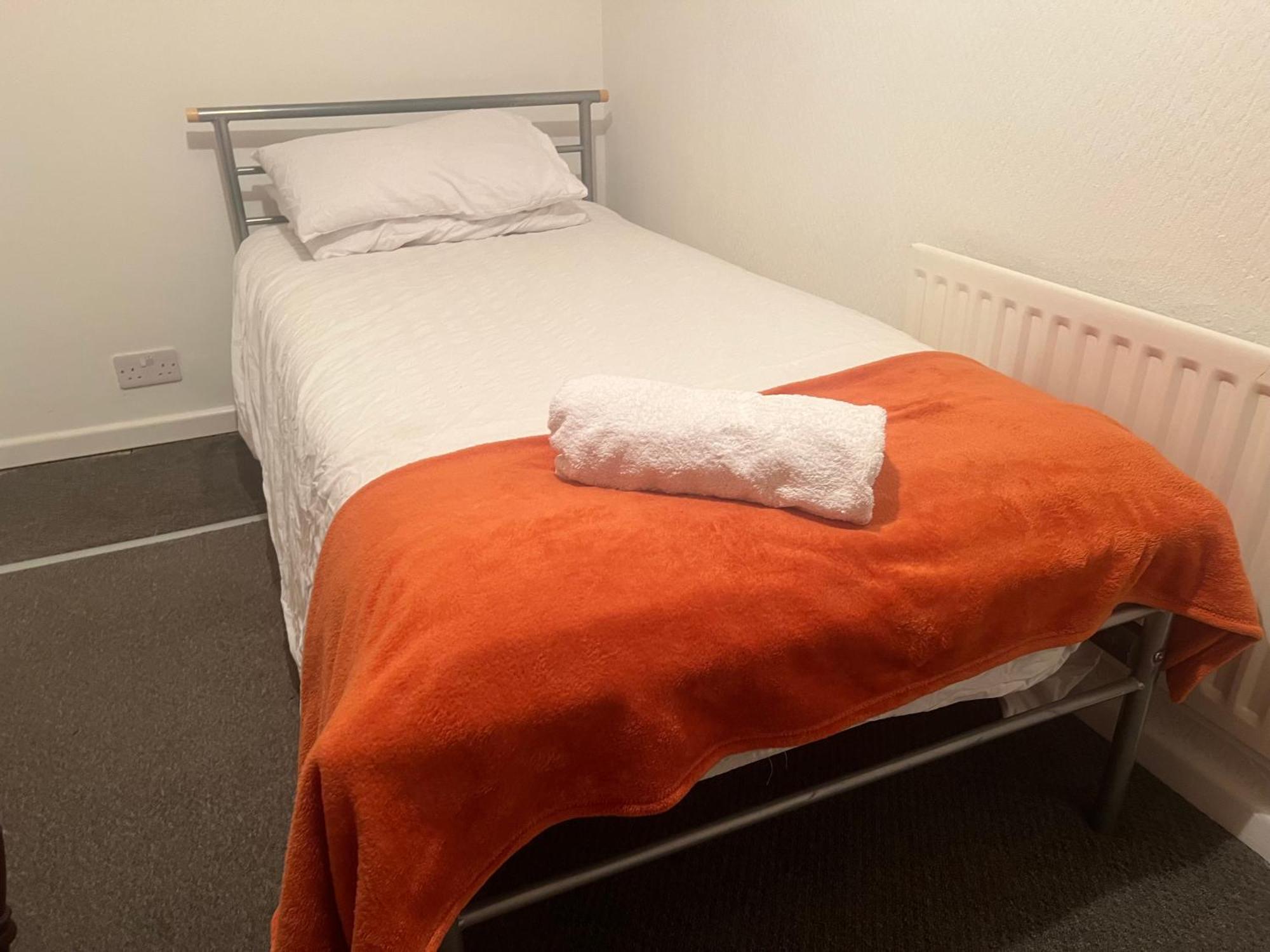 The Coral Guest House 1 Mile From Winchester Market Екстер'єр фото