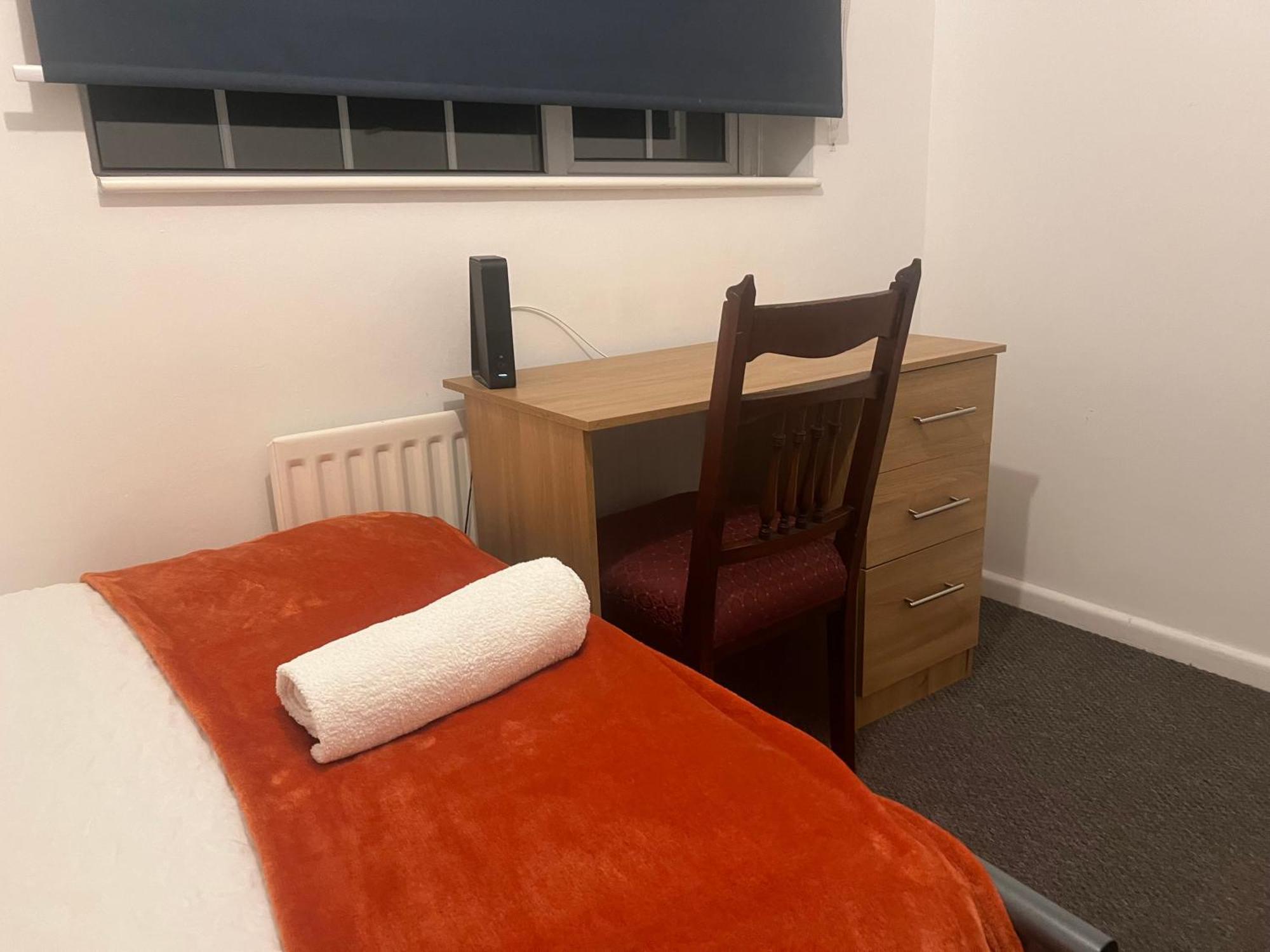 The Coral Guest House 1 Mile From Winchester Market Екстер'єр фото