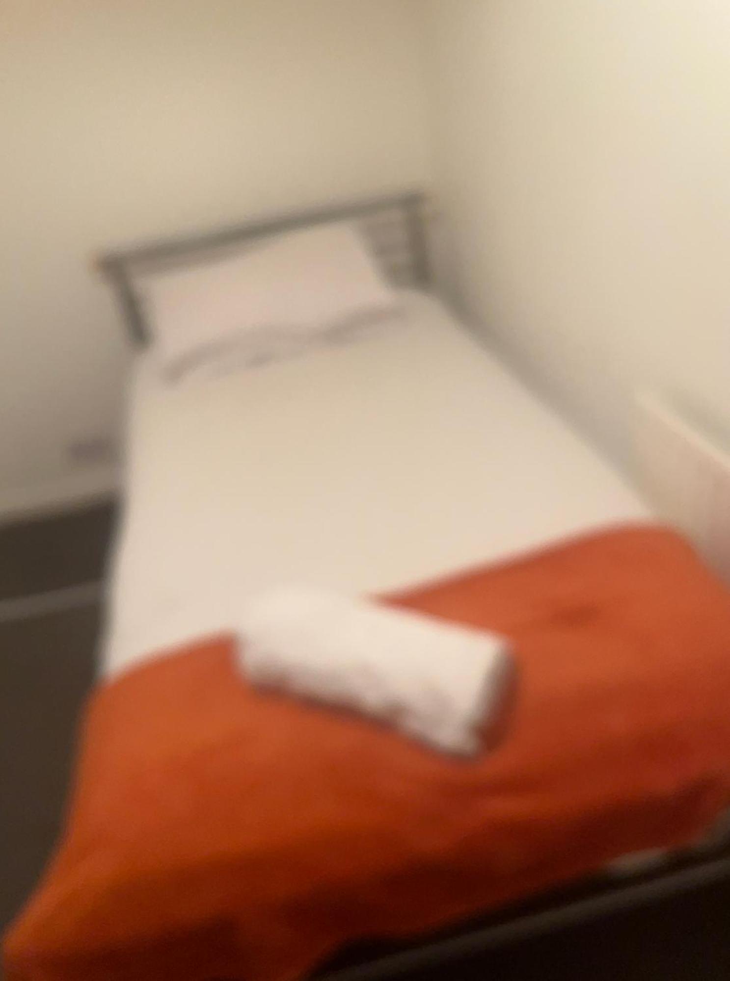 The Coral Guest House 1 Mile From Winchester Market Екстер'єр фото