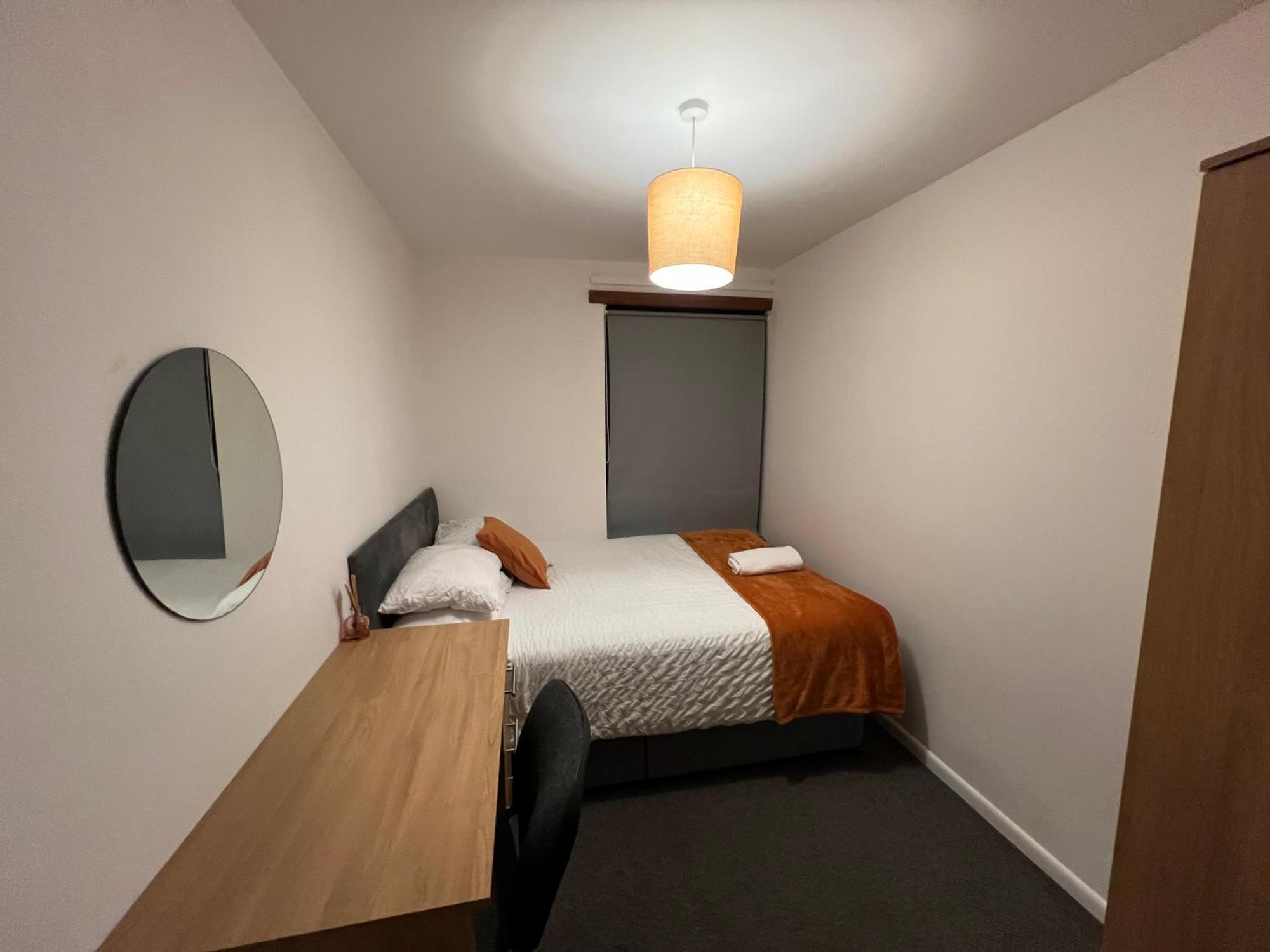 The Coral Guest House 1 Mile From Winchester Market Екстер'єр фото