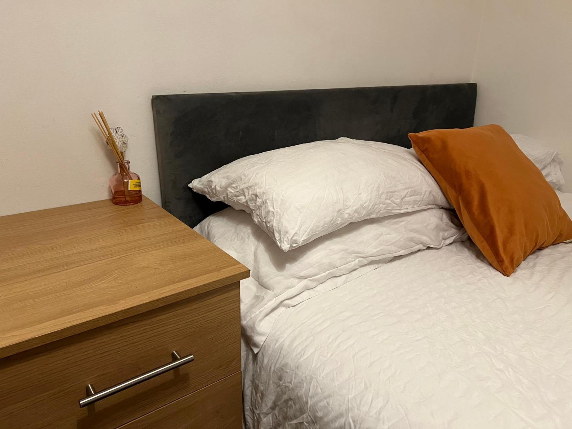 The Coral Guest House 1 Mile From Winchester Market Екстер'єр фото